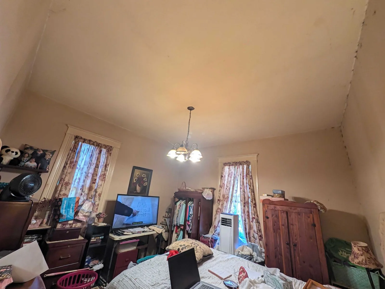 thumbnail1793132181210PXL_20261021_181236821 — 2616 E 16th St, Chattanooga, TN 37404