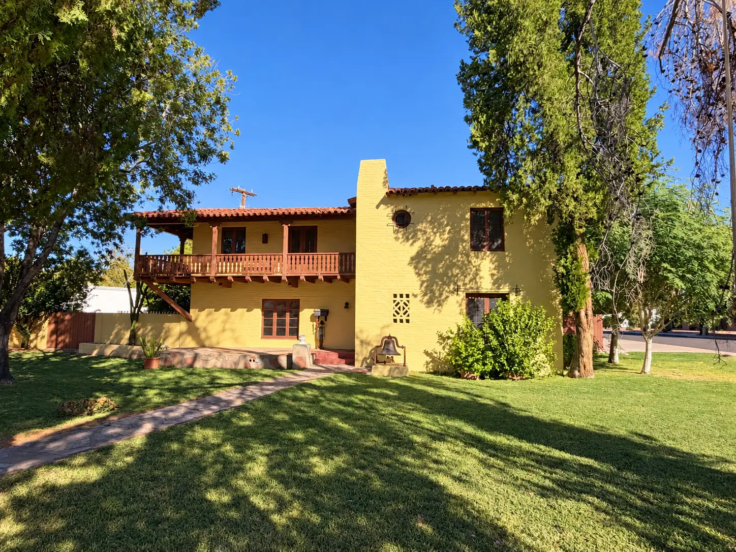 dec37121f6472df348004d441a6e74c9 — 520 E Orange Dr, Phoenix, AZ 85012