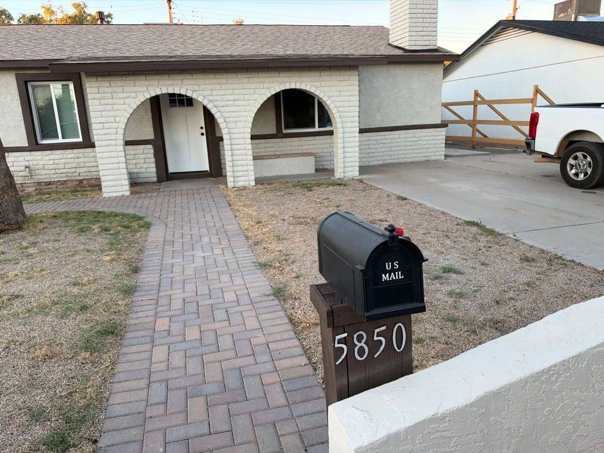 6ae37e88ee413271cfd24fcc — 5850 W Cheery Lynn Rd, Phoenix, AZ 85031