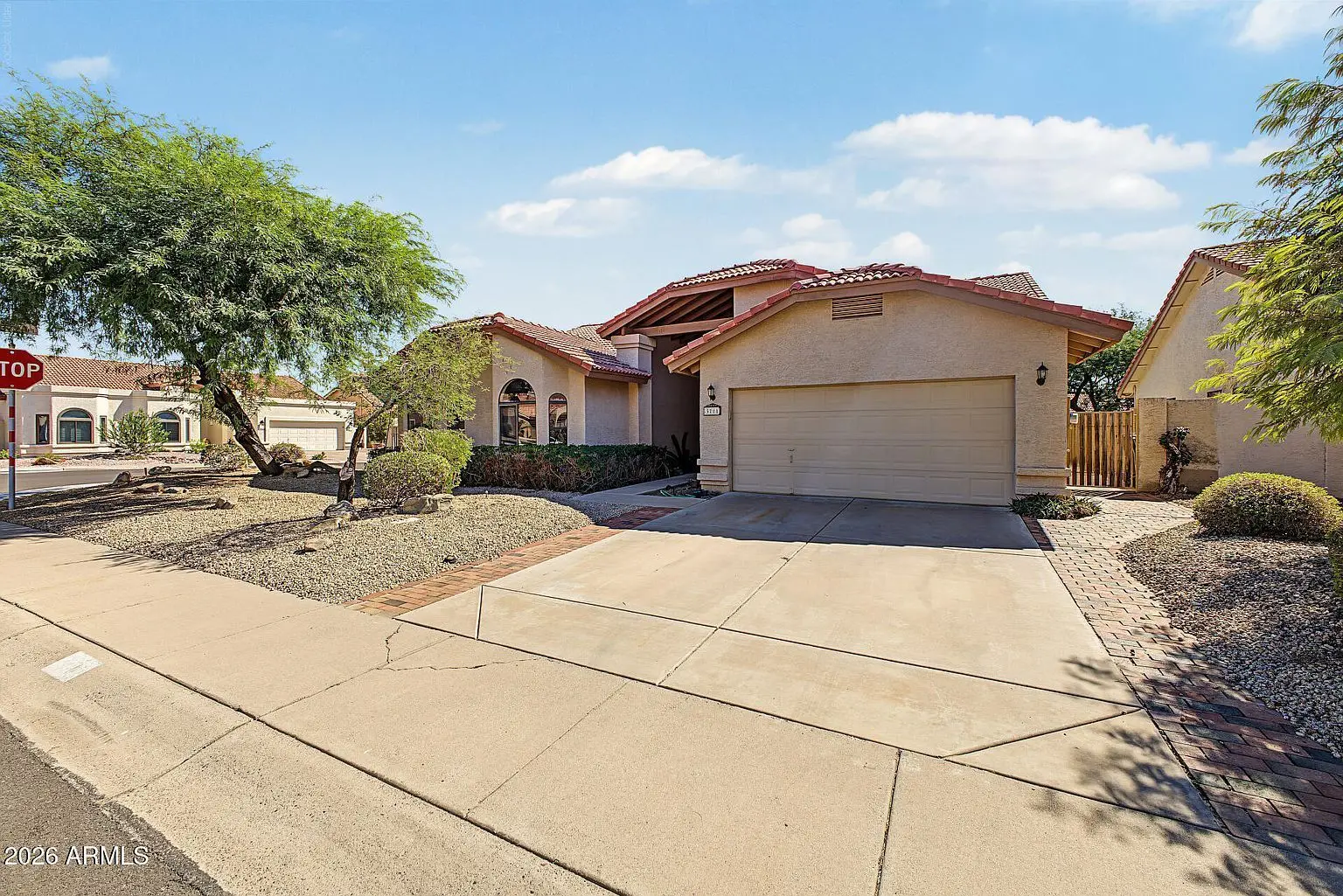 3711_E_Summerhaven_Dr_03 — 3711 E Summerhaven Dr, Phoenix, AZ 85044