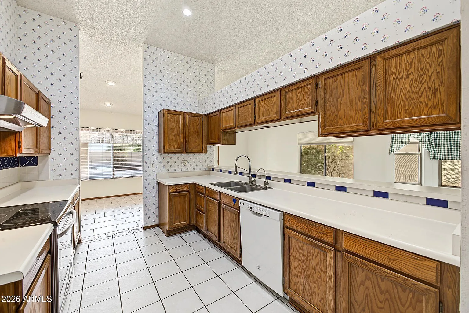 3711_E_Summerhaven_Dr_15 — 3711 E Summerhaven Dr, Phoenix, AZ 85044