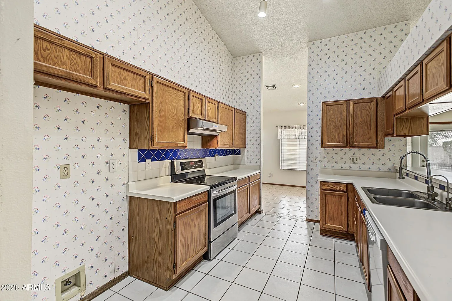 3711_E_Summerhaven_Dr_16 — 3711 E Summerhaven Dr, Phoenix, AZ 85044