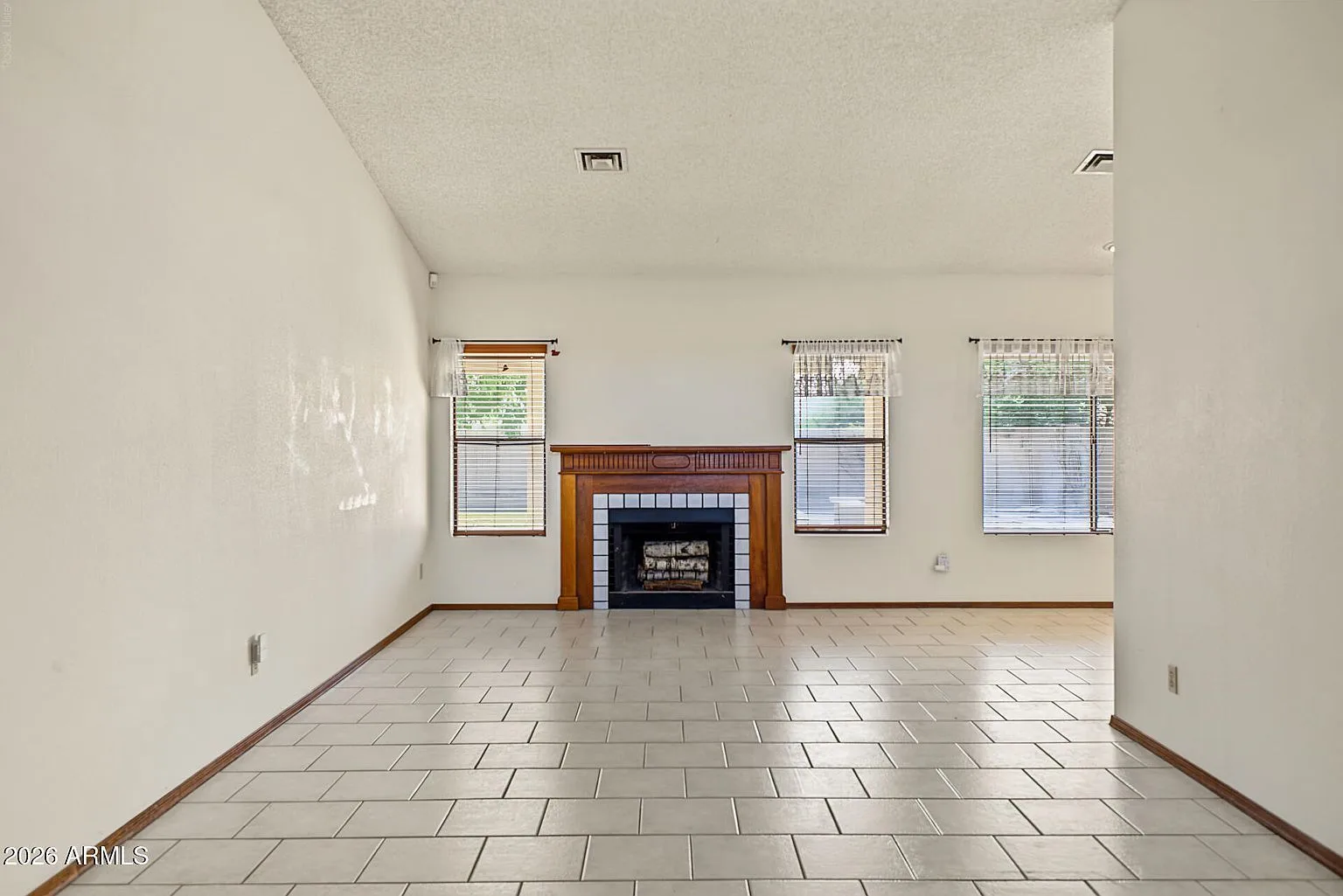 3711_E_Summerhaven_Dr_08 — 3711 E Summerhaven Dr, Phoenix, AZ 85044