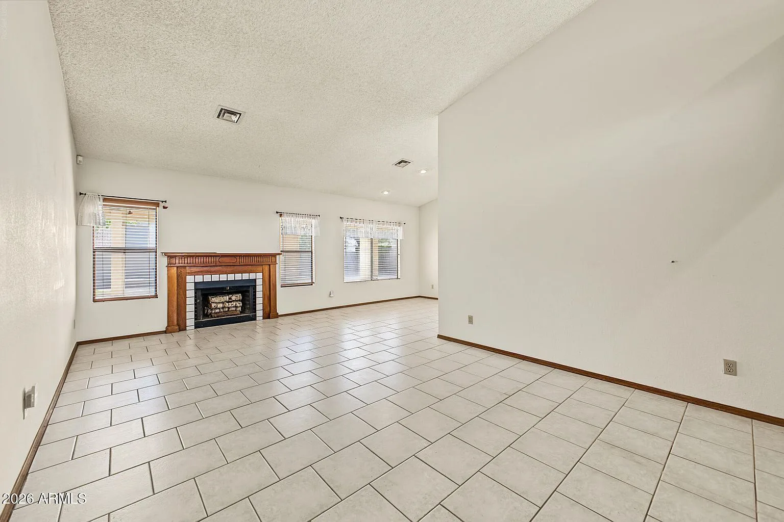 3711_E_Summerhaven_Dr_09 — 3711 E Summerhaven Dr, Phoenix, AZ 85044