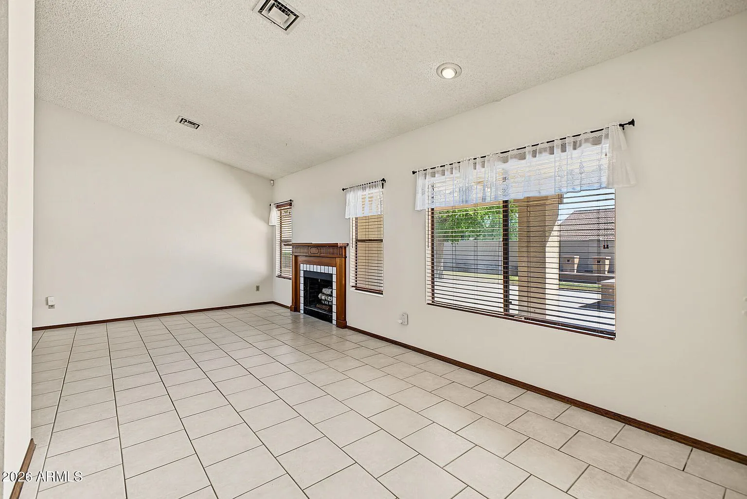 3711_E_Summerhaven_Dr_12 — 3711 E Summerhaven Dr, Phoenix, AZ 85044