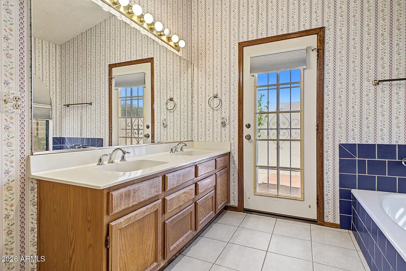 3711_E_Summerhaven_Dr_23 — 3711 E Summerhaven Dr, Phoenix, AZ 85044
