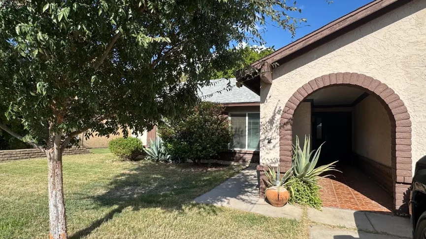 c71cc5c3-b231-43a0-94b5-e2e7cefb1322 — 5211 N 72nd Ave, Glendale, AZ 85303