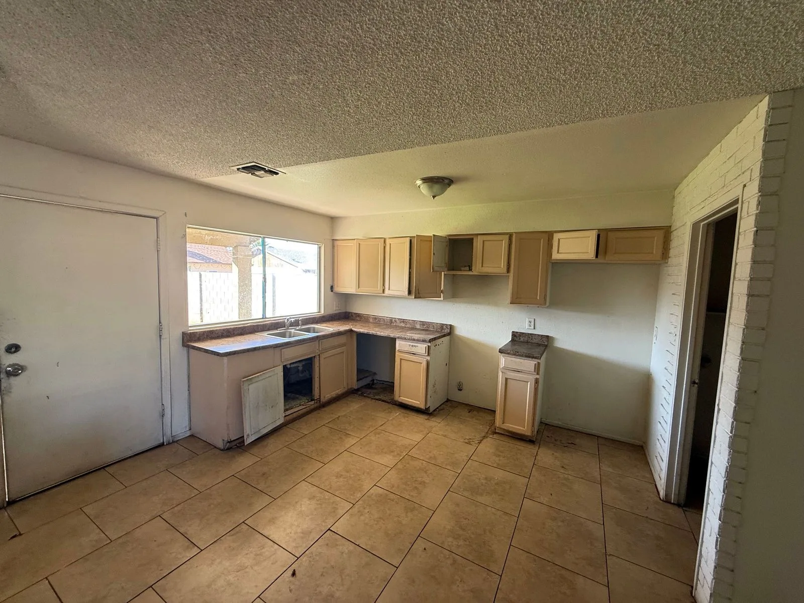 7609 W Heatherbrae - 08 — 7609 W Heatherbrae Dr, Phoenix, AZ 85033