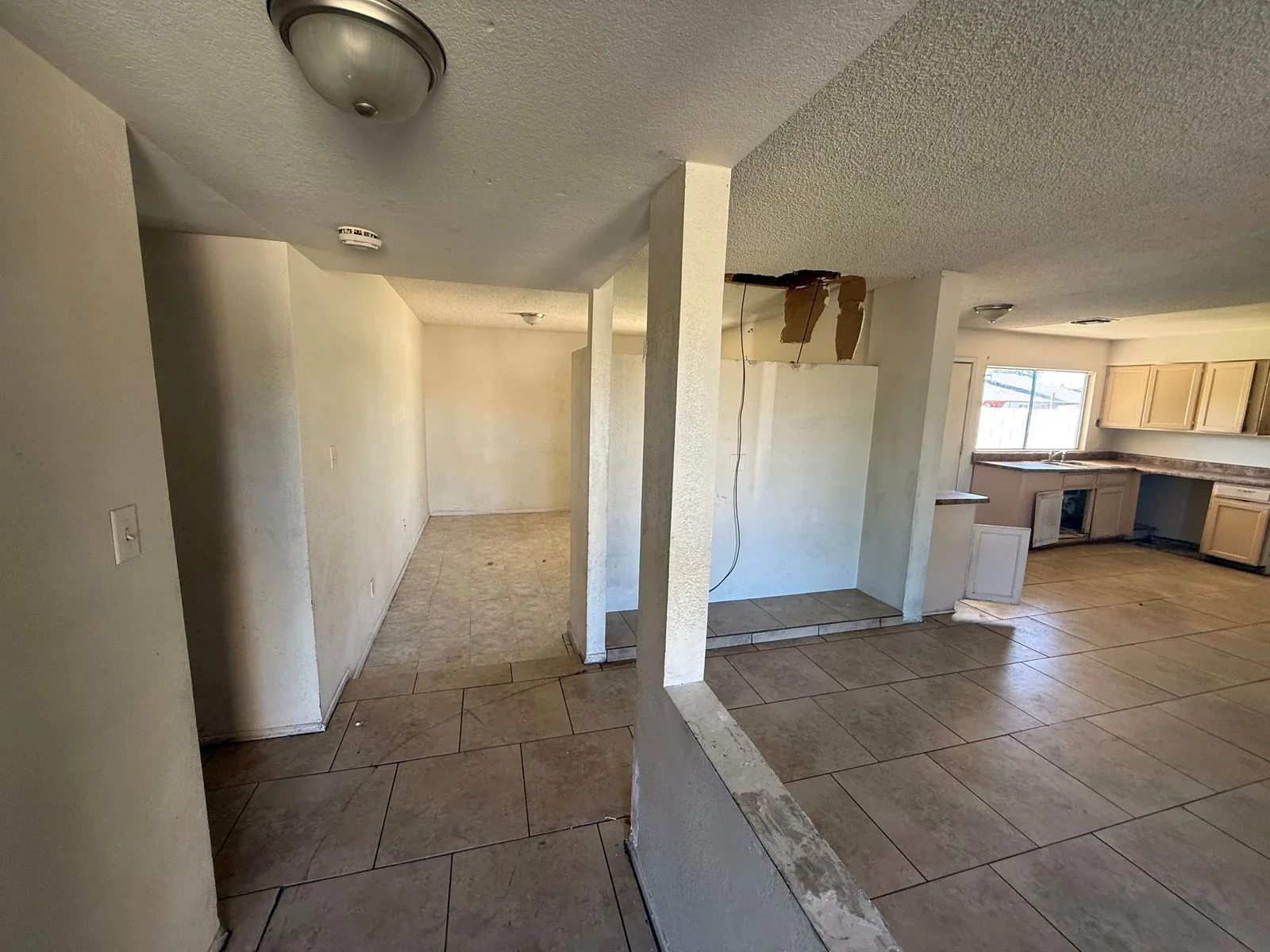7609 W Heatherbrae - 04 — 7609 W Heatherbrae Dr, Phoenix, AZ 85033
