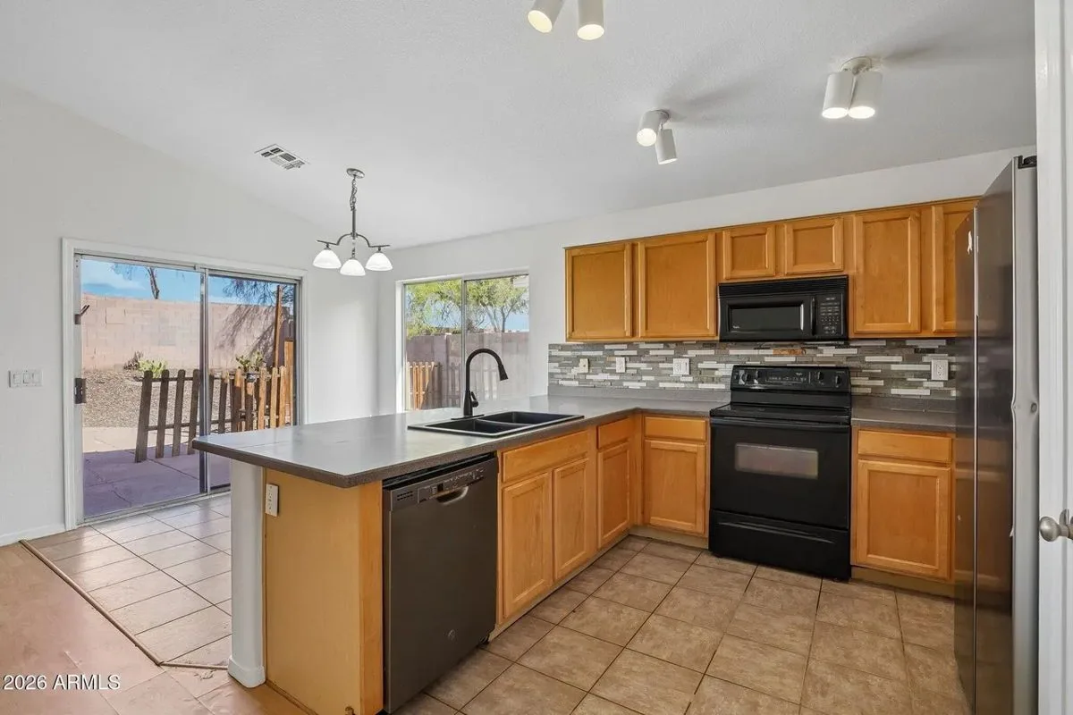 9392438 — 809 S Del Rancho, Mesa, AZ 85208