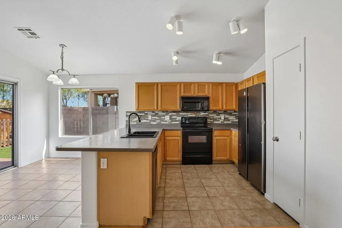 9392443 — 809 S Del Rancho, Mesa, AZ 85208